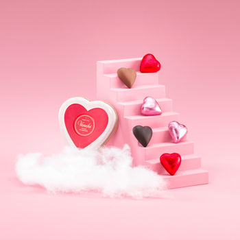 San Valentino idea regalo scatola con 12 cioccolatini pralinati al  cioccolato fondente con farciture di crema al bacio 144gr