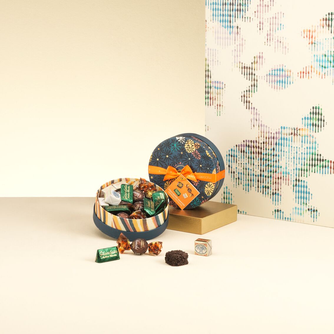 Murrine hamper gift box with a selection of assorted chocolates. Gluten free. Buy online!