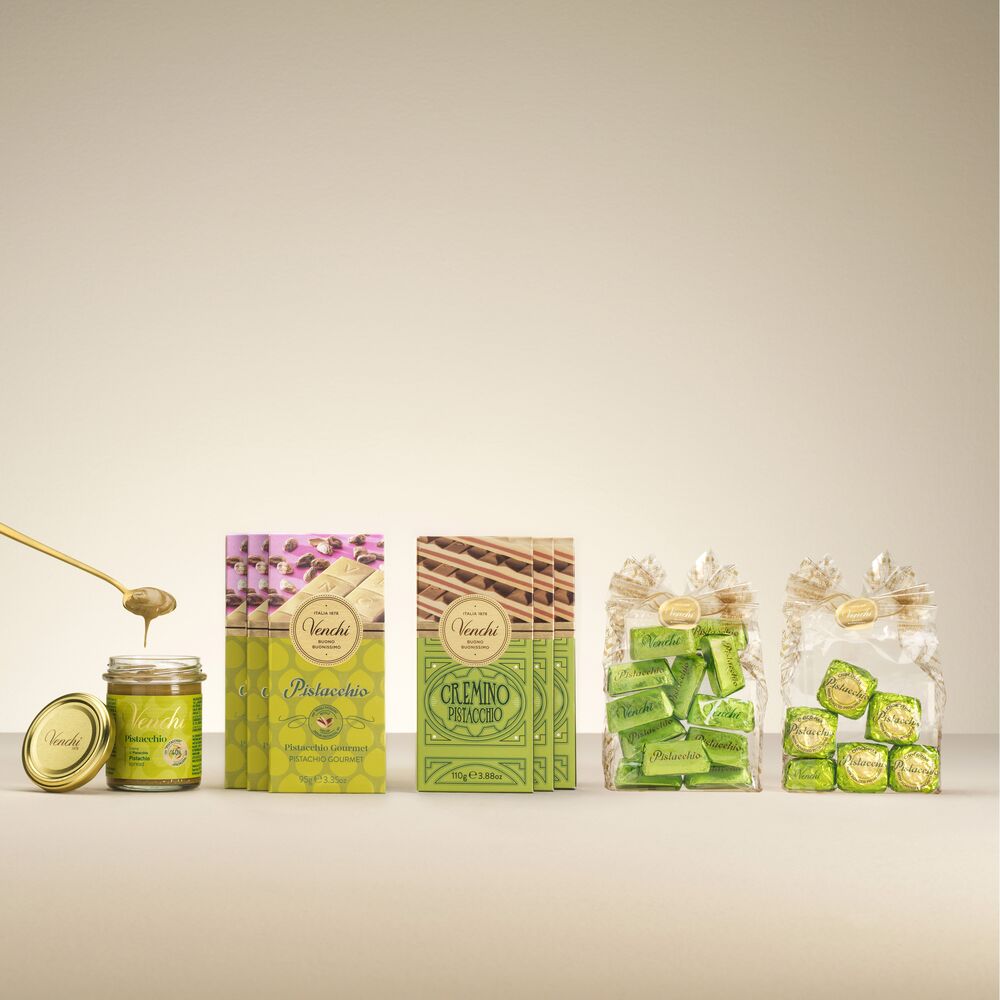 Pistachio chocolate product bundle: maxi bar, spread, chocolates. Gluten free. Gift idea. Buy now!