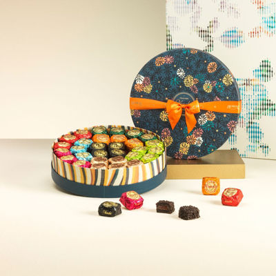 Large Tasting hamper with Chocoviar chocolates 2.4 lb