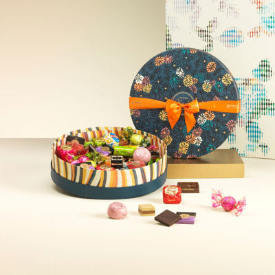 Large Tasting hamper with assorted chocolates 1.5 lb