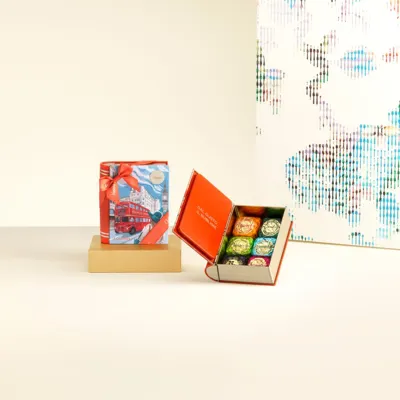 London mini book with assorted Chocoviar chocolates 115 g