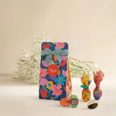 Box of assorted chocolate mini eggs 121 g