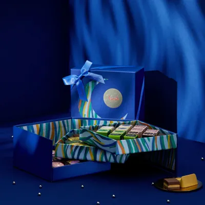 Gift drawer with assorted chocolates 403 g