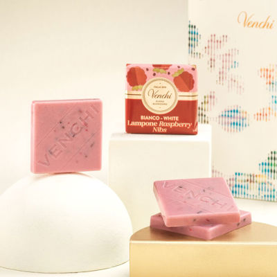 Raspberry & Nibs Square 15 pcs