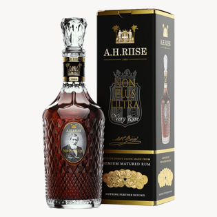 A.H. Riise Non Plus Ultra Rum 42% 0.7L gift pack