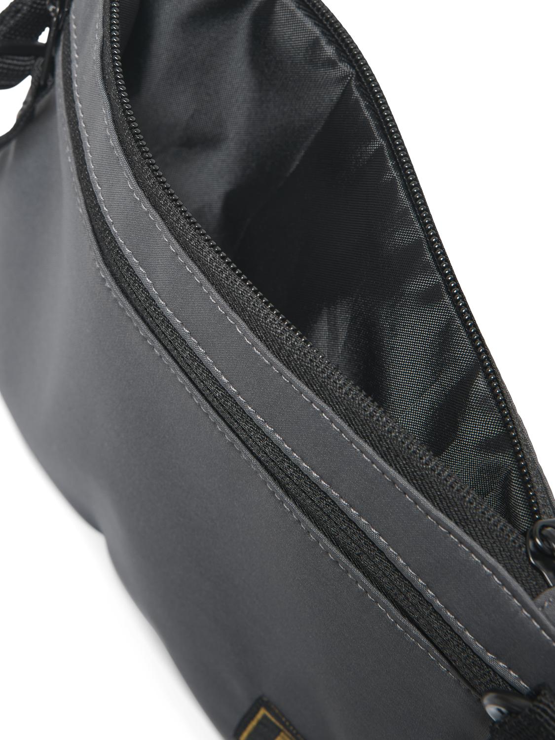 ONSLIAM MESSENGER BAG