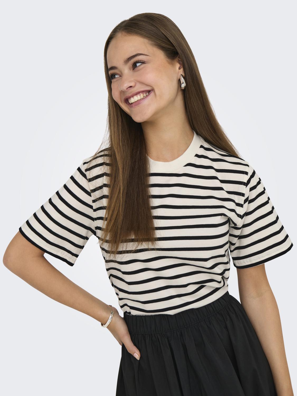 ONLLIVINA Dagelijks gebruik: Comfortabel T-shirt met O-hals en korte mouwen