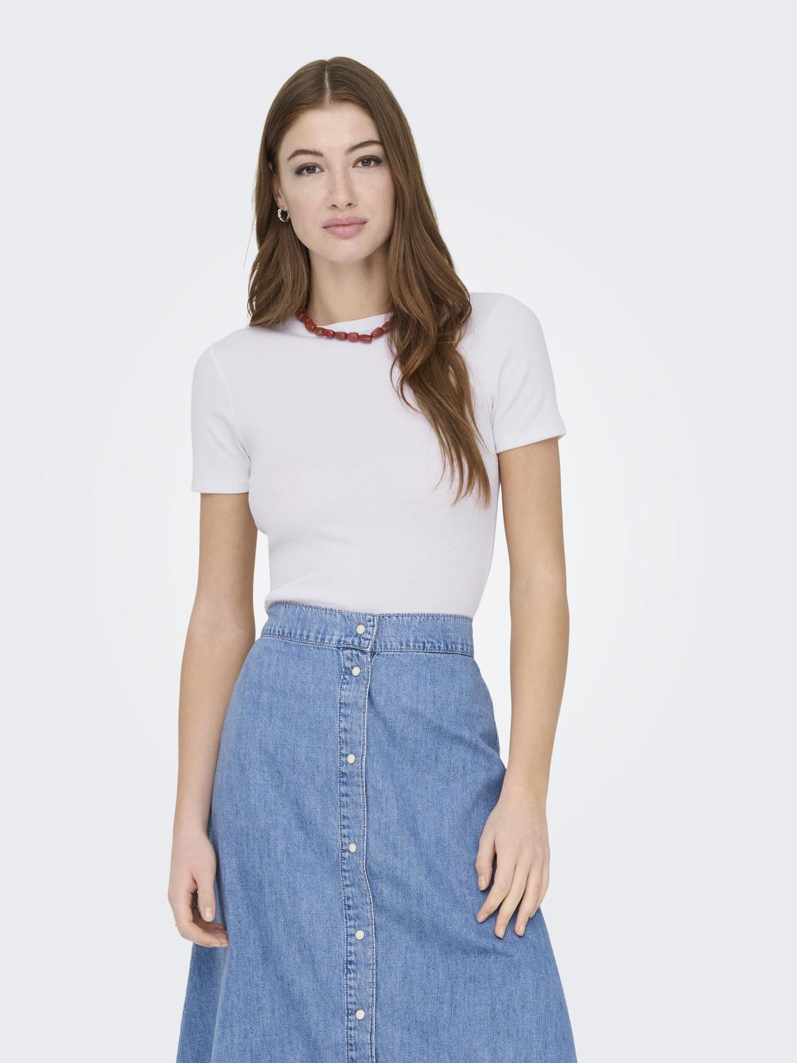 ONLJUNE T-SHIRT MED TÆTSIDDENDE PASFORM