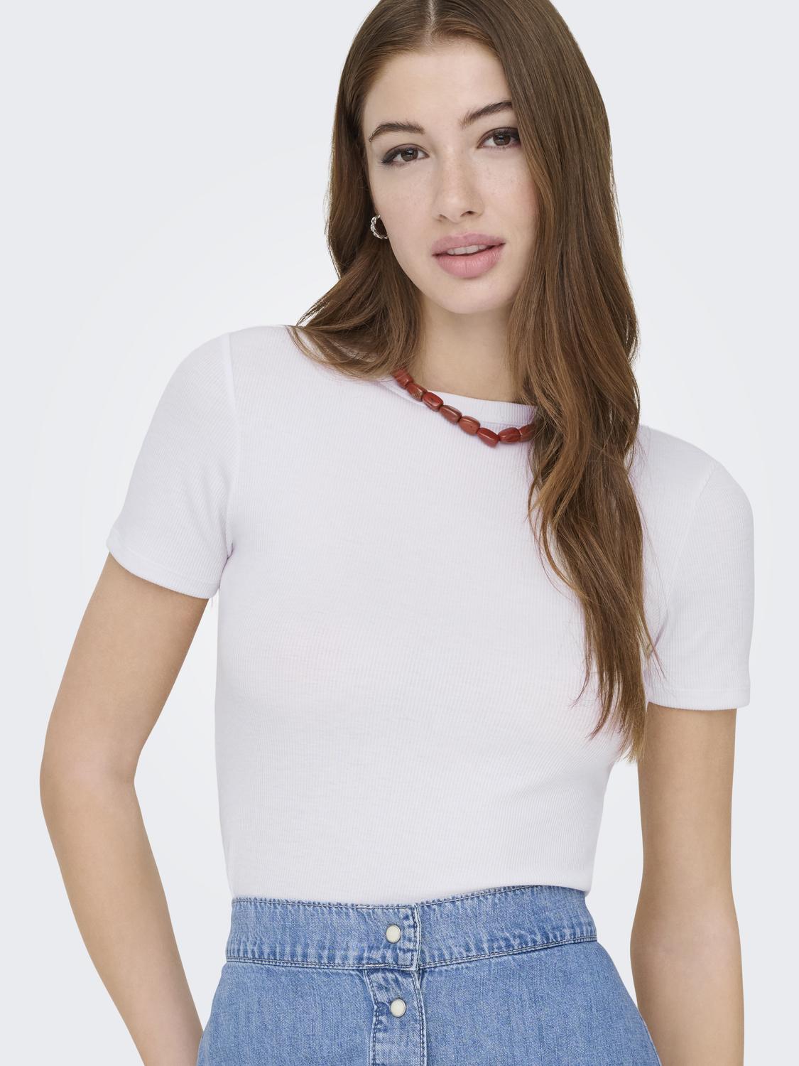 ONLJUNE T-SHIRT MED TÆTSIDDENDE PASFORM