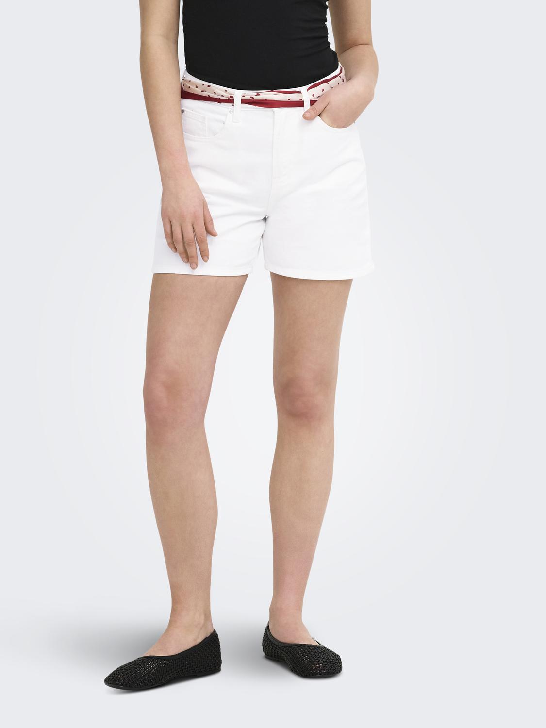 ONLPHINE Jeansshorts mit normaler Passform mit Knopfverschluss und Vordertaschen