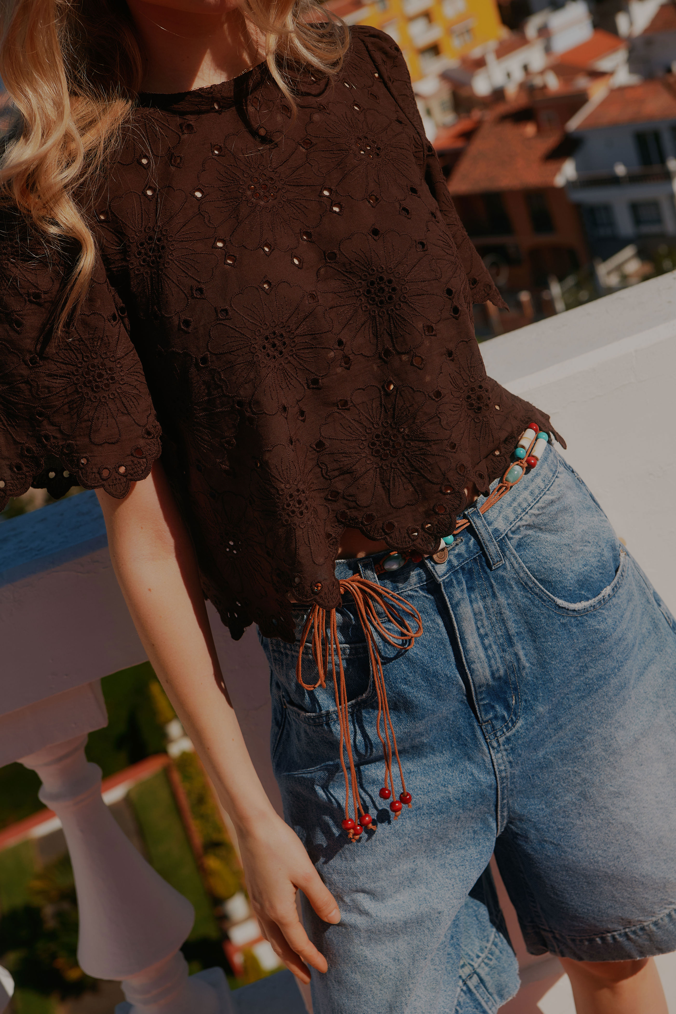 STUAMBER S/S EMB TOP WVN