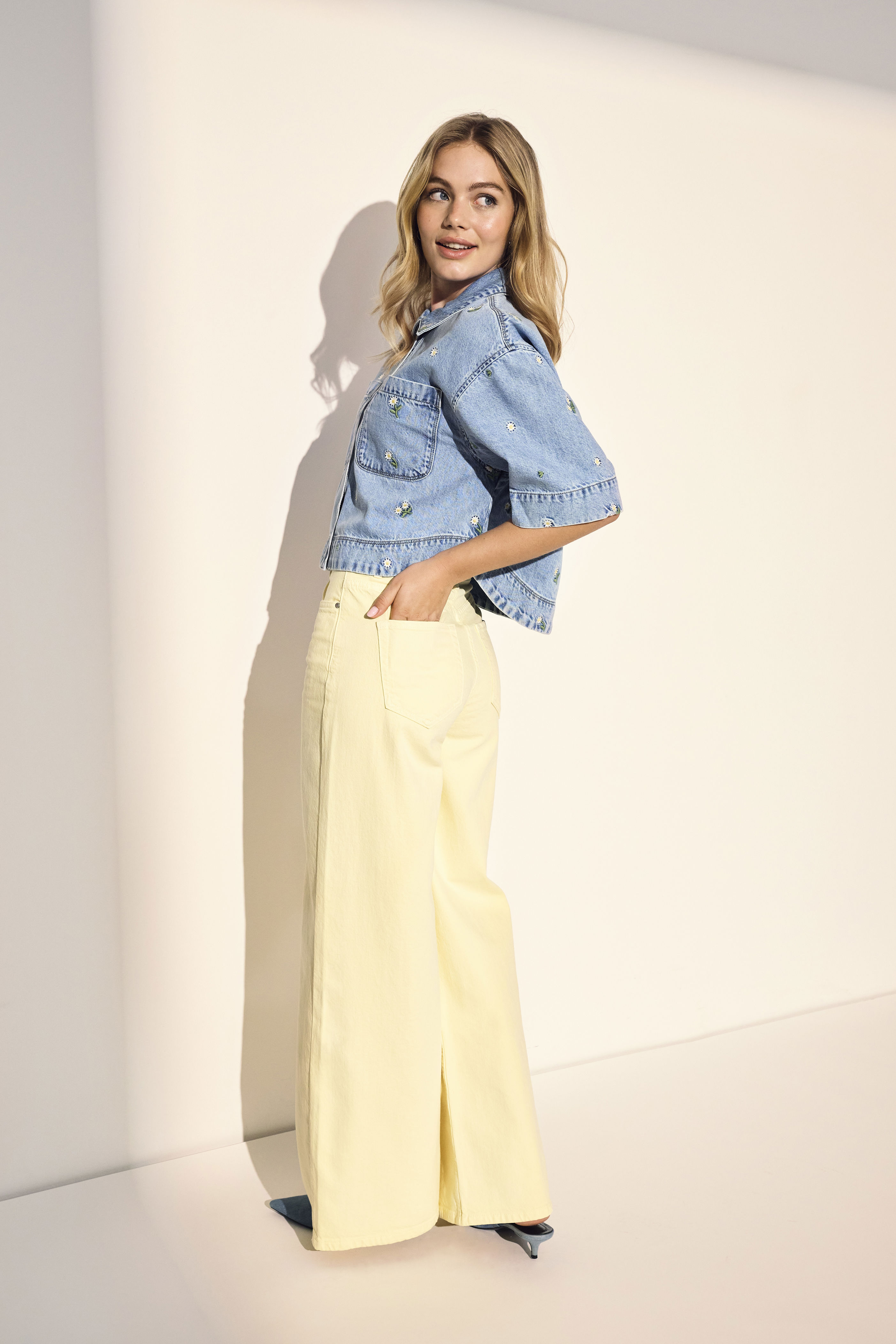 JDYVERA HW X-WID JEANS COL STRETCH DNM