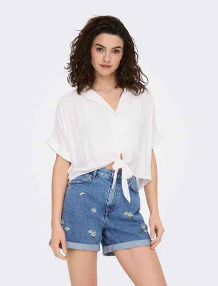 ONLPAULA Cropped vrouwelijk overhemd met knoopdetail