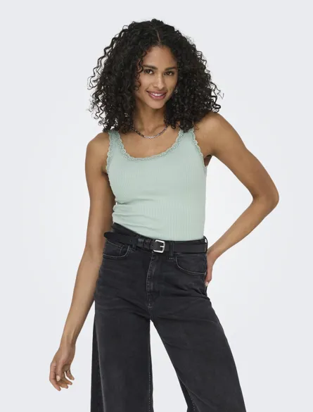 ONLSARA BASIC Ärmelloses Tanktop mit U-Ausschnitt und Spitzendetail