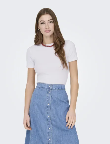 ONLJUNE ENG ANLIEGENDES T-SHIRT