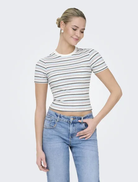 ONLLUPE Top met O-hals en korte mouwen en slim fit voor je lentegarderobe