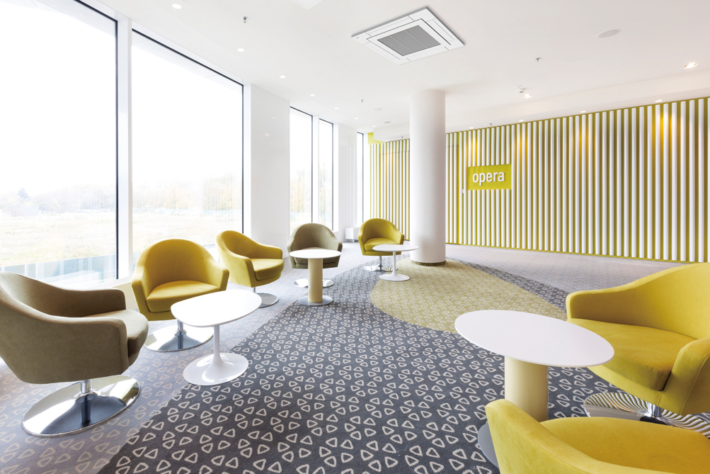 RAV_New 4-way cassette_03 restaurant installation.jpeg.jpg