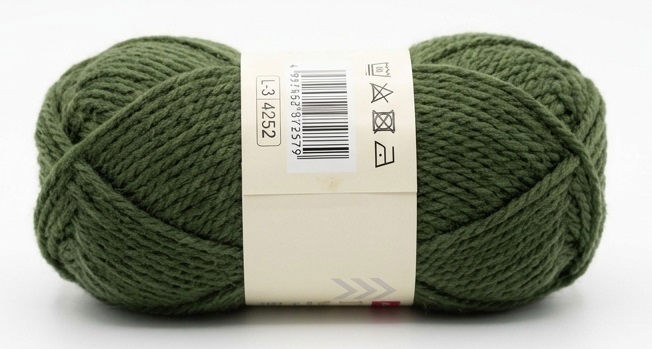 100% Wool Yarn – Regular Thick (WN20 Moss Green)