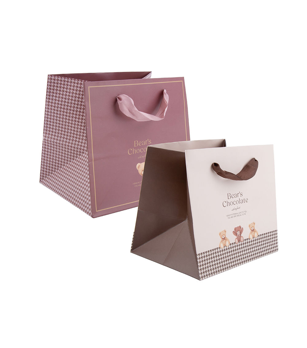 Bear Paper Handle Bag, Assorted (15cm x 16cm x 13cm)