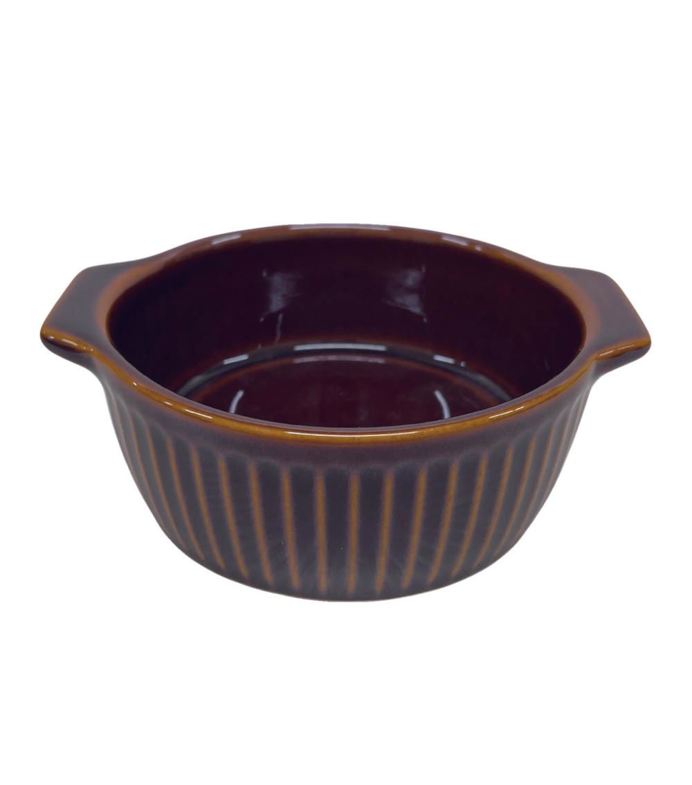 Shaved embossed round bakeware in Brown