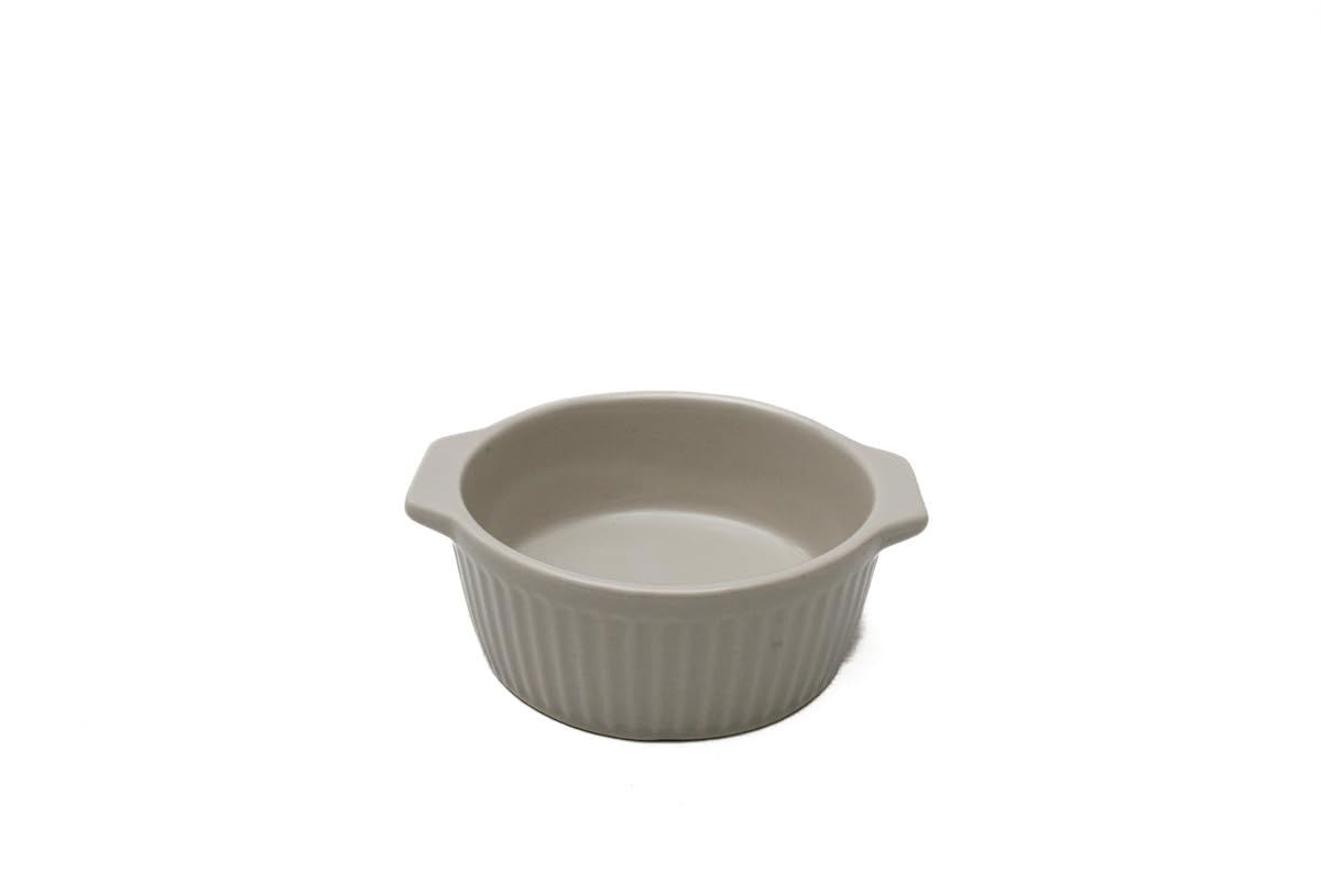 Shaved embossed round bakeware in Beige