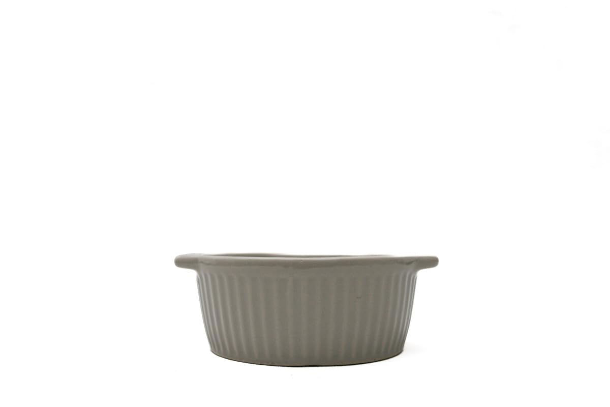 Shaved embossed round bakeware in Beige