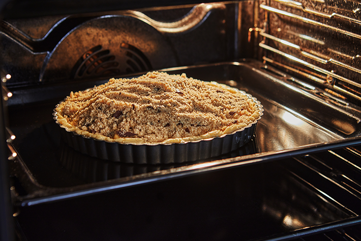 Easy peasy strawberry crumble