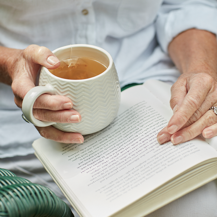 How to create an outdoor reading nook