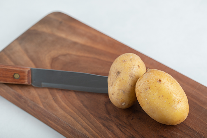 cut a potato