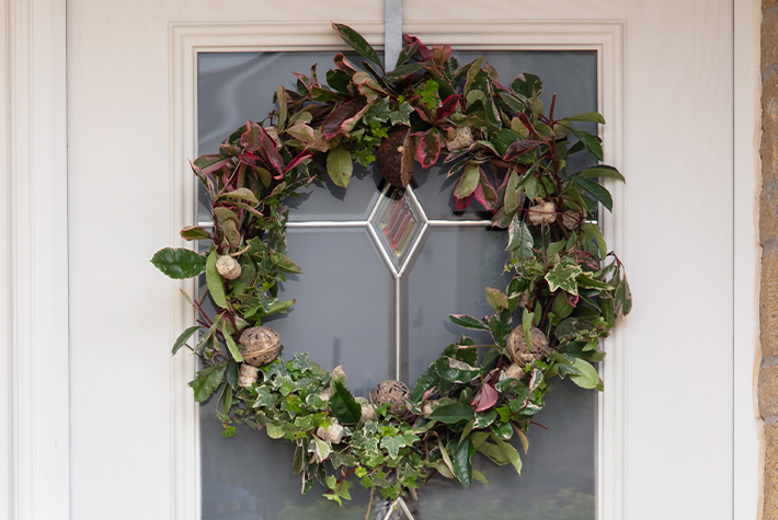 How to create a bird feeder wreath