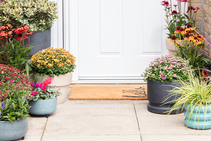 How to decorate your doorway for late summer
