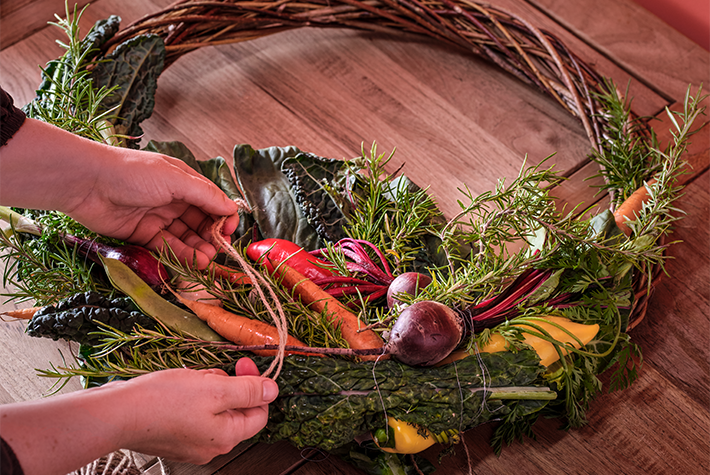 How to build a harvest vegetable wreath