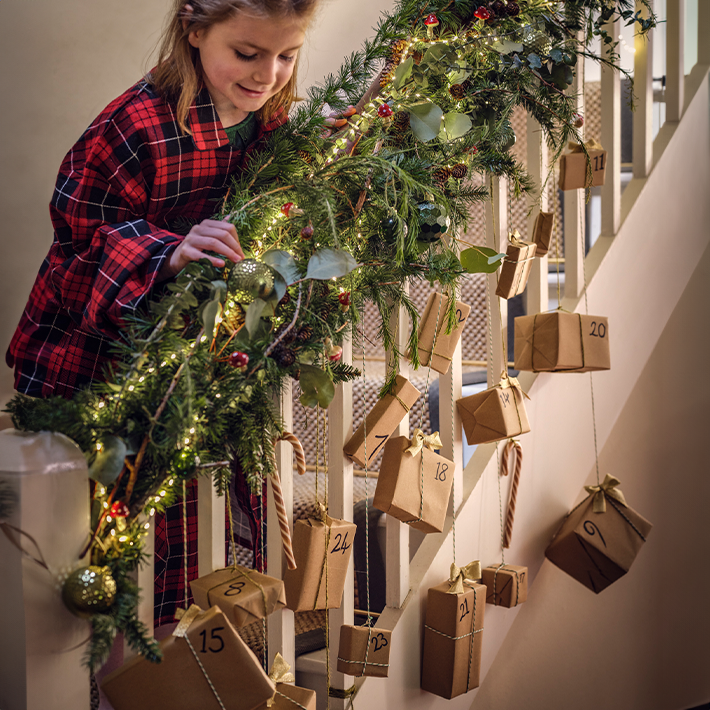 How to create a hanging advent calendar