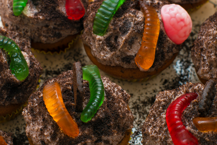 Make your own edible wiggly worms in dirt