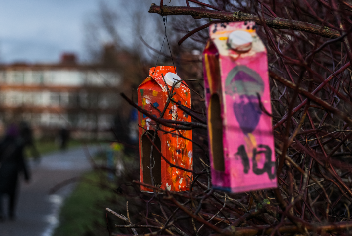 Make a hanging bird feeder