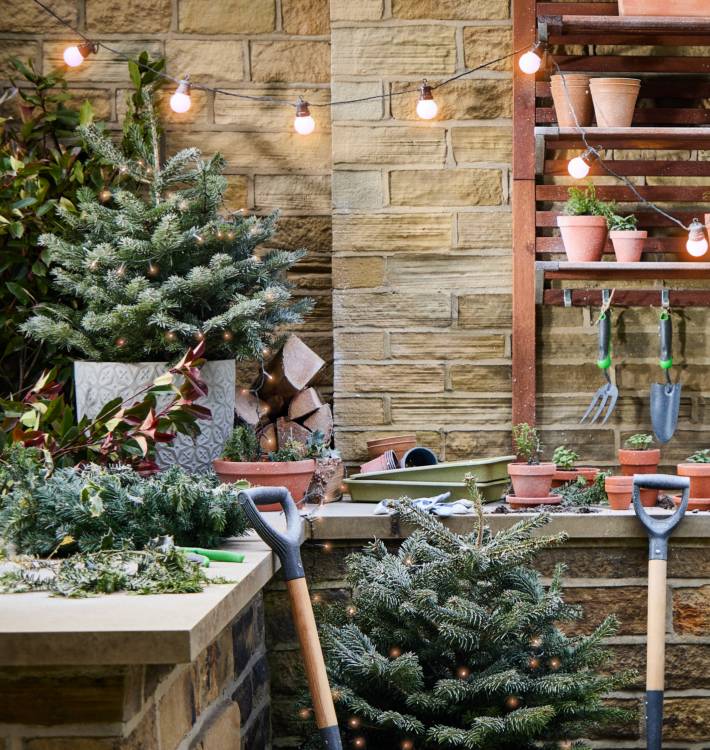 How to hang outdoor Christmas lights