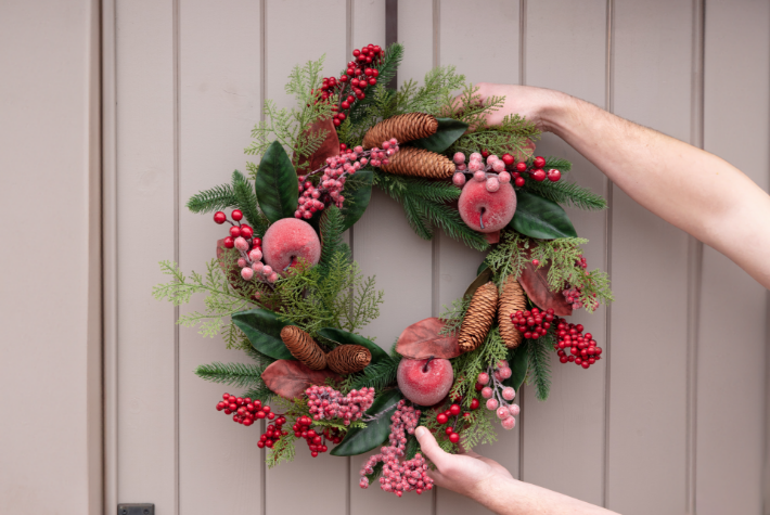 How to decorate a Christmas doorway