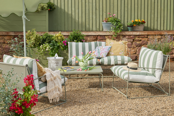 How to host a winning summer garden party