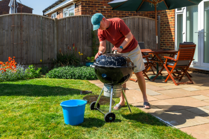 How to clean a BBQ after use