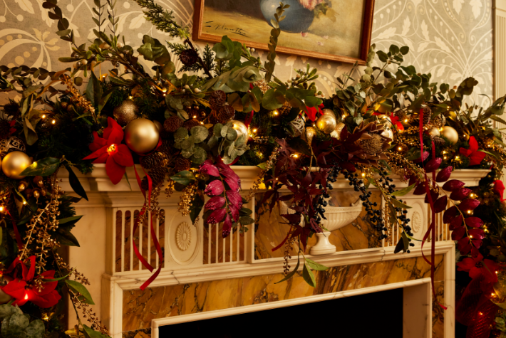 How to create a statement Christmas garland for your mantelpiece