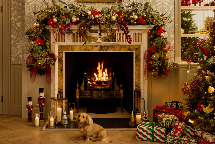 How to create a statement Christmas garland for your mantelpiece