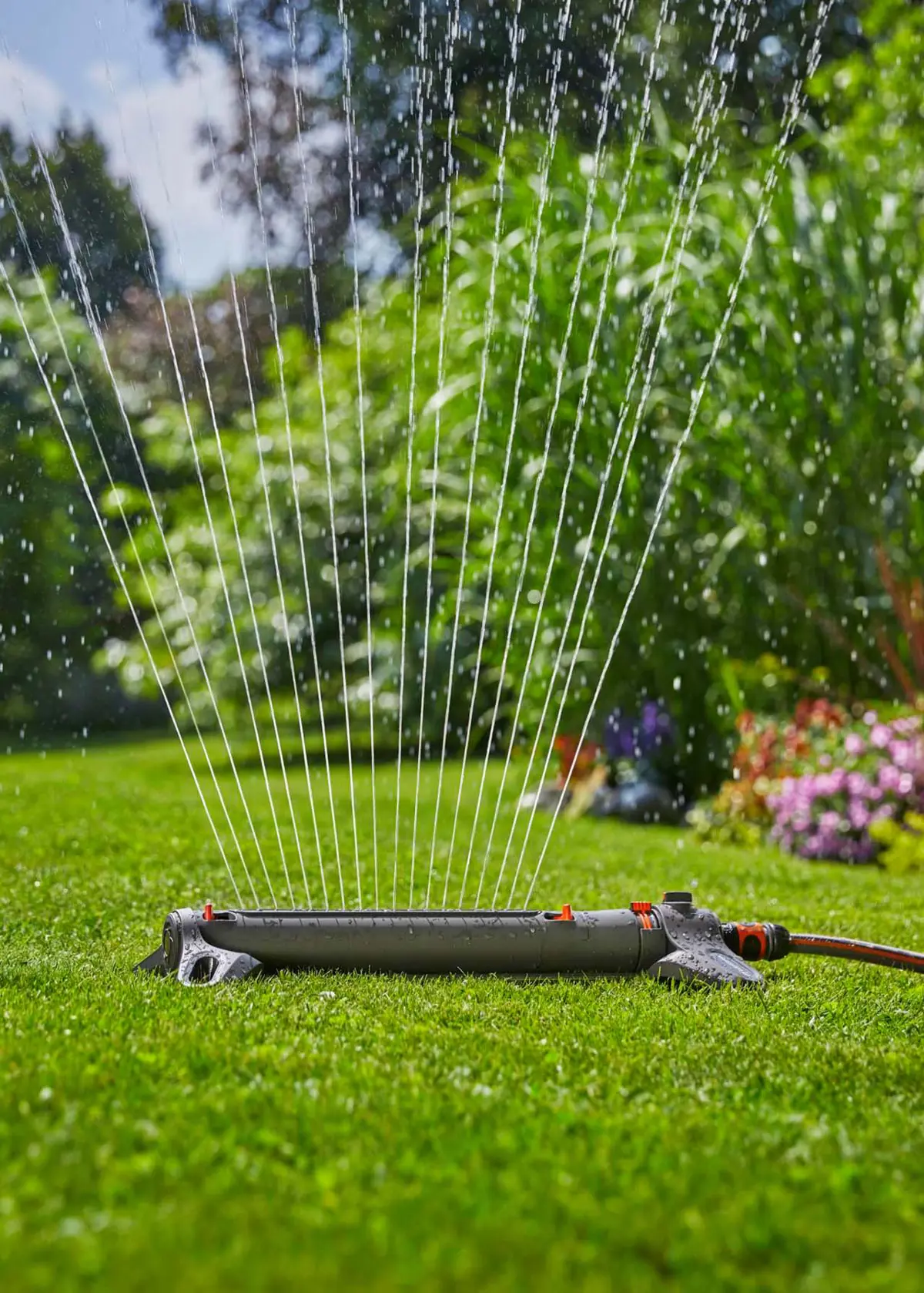 A photo of Oscillating Sprinkler AquaZoom M