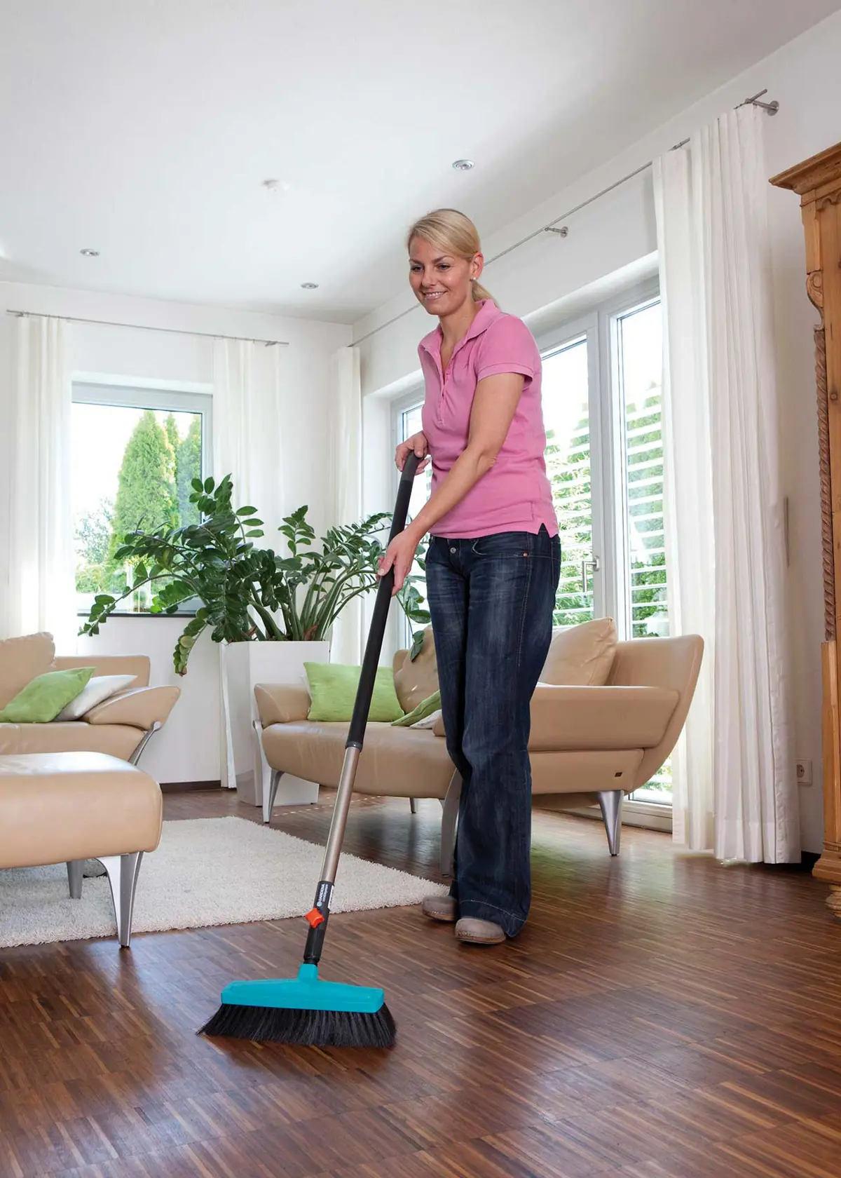 A photo of Combisystem House Broom