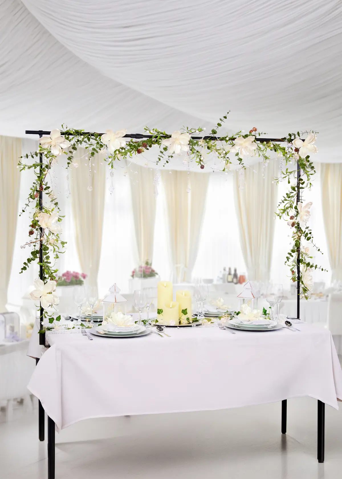 A photo of 1.12-1.95m Extendable Table Centrepiece Display Pole