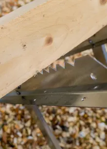 The Handy Foldable Serrated Edged Saw Horse