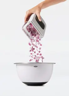 OXO Veg Chopper Easy Pour 10.1cm