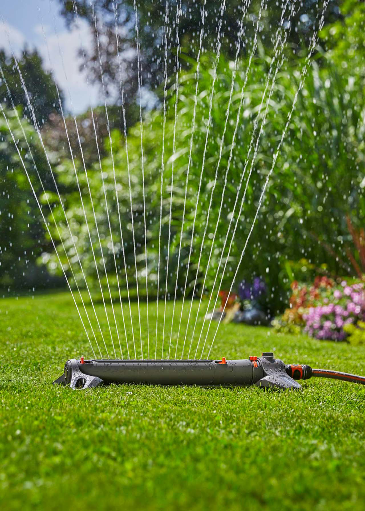 Gardena Oscillating Sprinkler Aquazoom M Dobbies Garden Centres