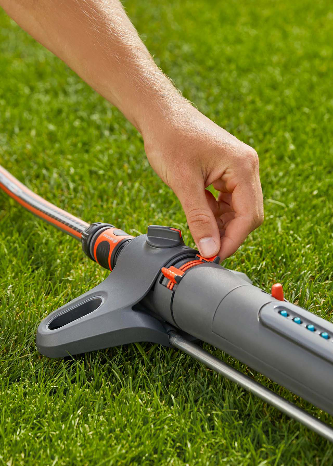 Gardena Oscillating Sprinkler Aquazoom M Dobbies Garden Centres