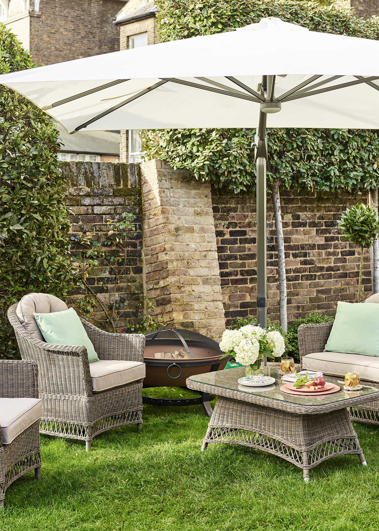 Dobbies garden table and chairs new arrivals